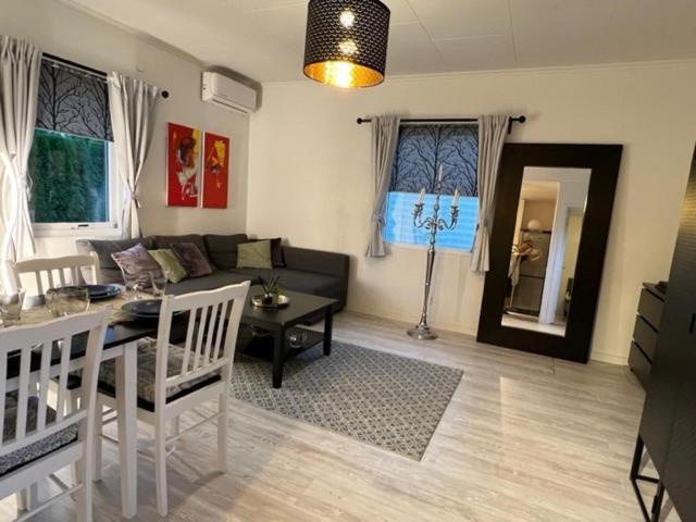 Апартаменты Fresh And Cozy Little House 45Km In Taby Стокгольм Экстерьер фото